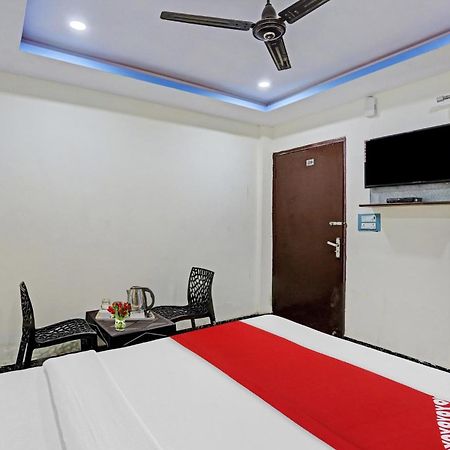 Hotel O Royal Palace Guest House Near Vishwa Vidyalaya Metro Station Yeni Delhi Dış mekan fotoğraf