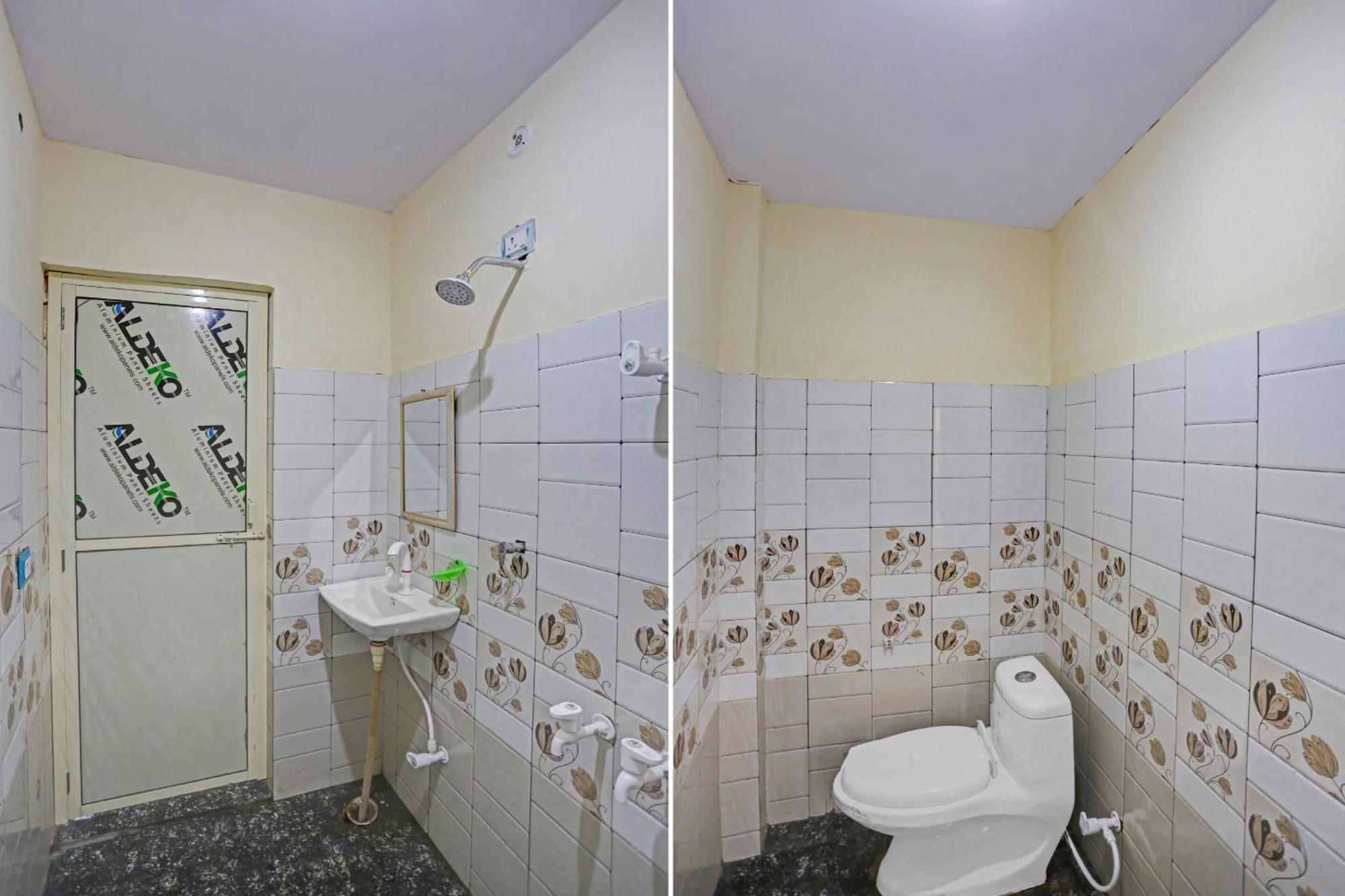 Hotel O Royal Palace Guest House Near Vishwa Vidyalaya Metro Station Yeni Delhi Dış mekan fotoğraf