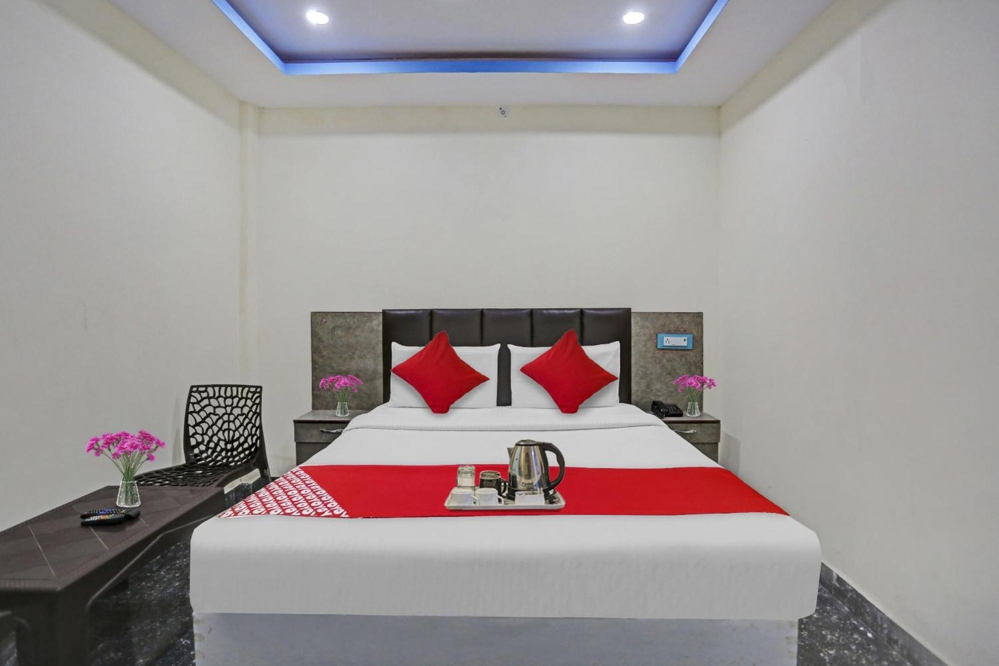 Hotel O Royal Palace Guest House Near Vishwa Vidyalaya Metro Station Yeni Delhi Dış mekan fotoğraf