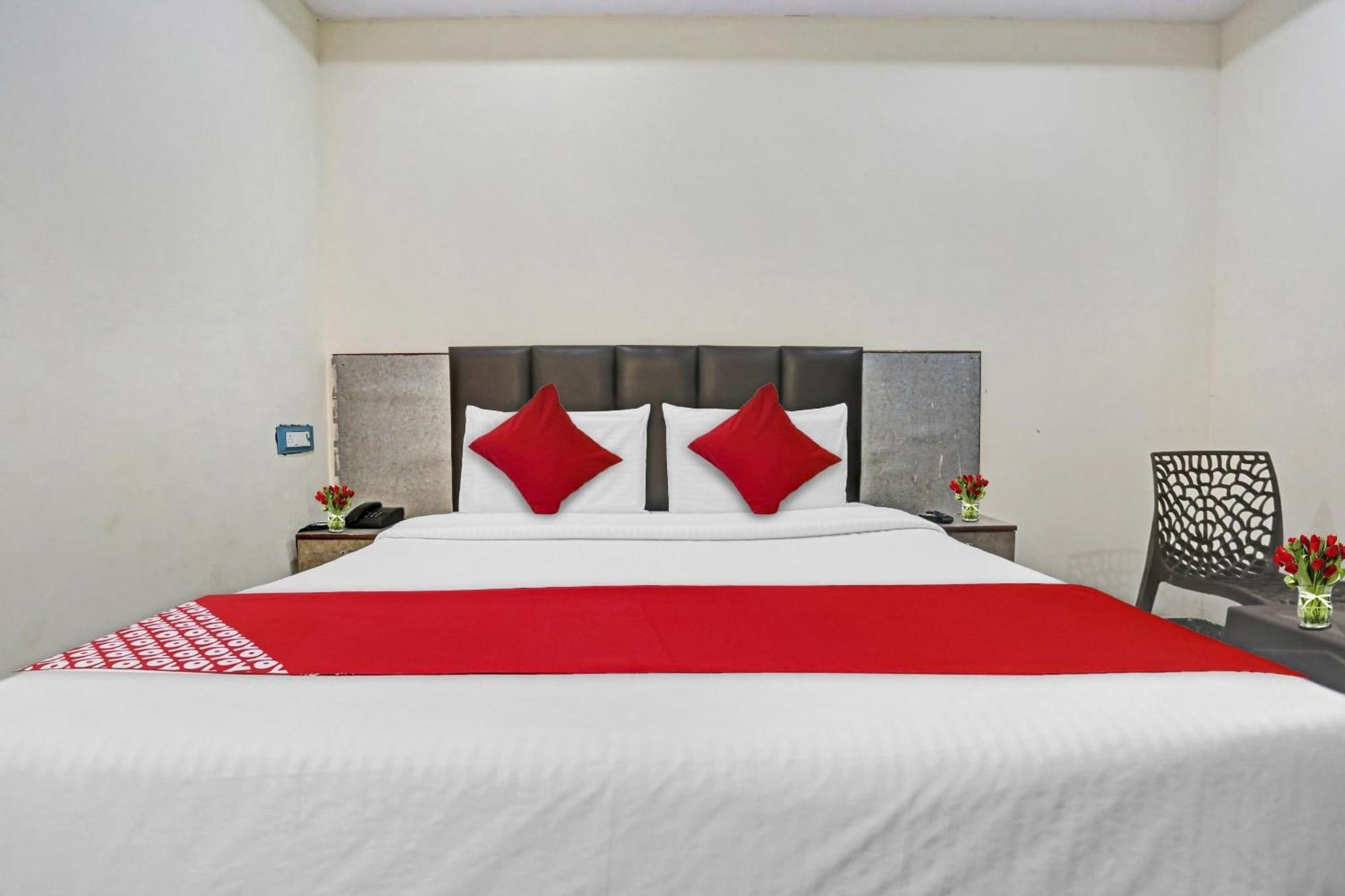 Hotel O Royal Palace Guest House Near Vishwa Vidyalaya Metro Station Yeni Delhi Dış mekan fotoğraf